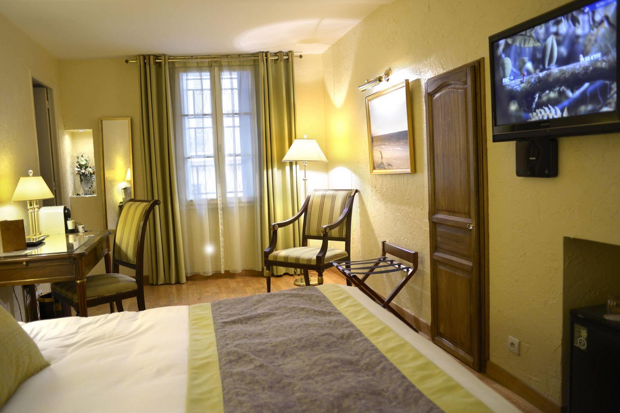 Hotel D'Aragon - Place De La Comedie Montpellier Bagian luar foto